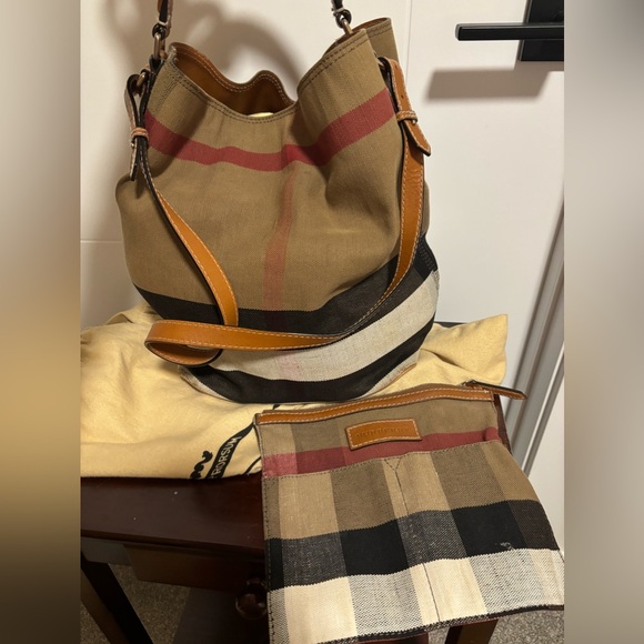 Used Burberry fabric bag with pouch. Bought in New York 6 years ago. - Picture 2 of 6